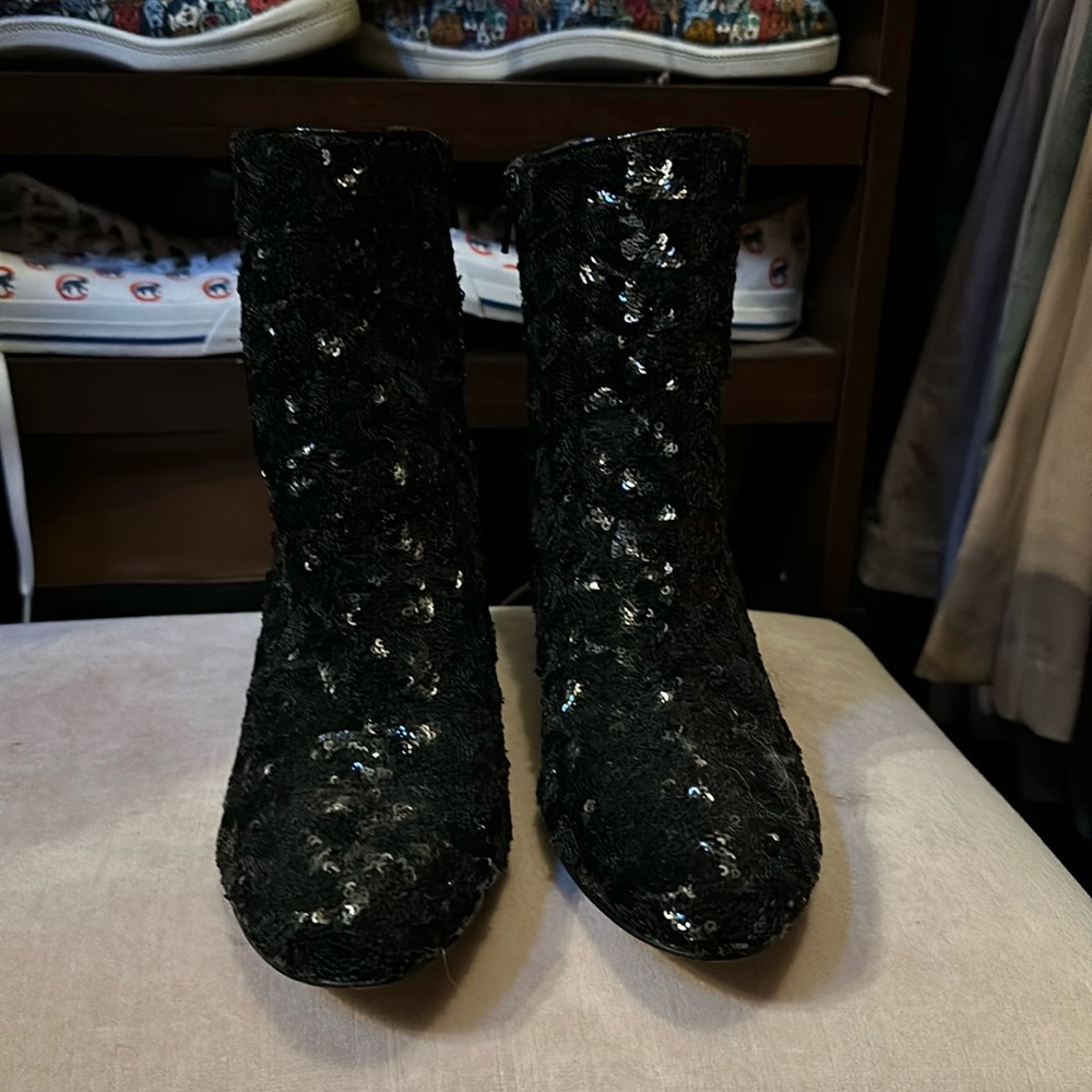 Women’s 8 1/2 black sequin boots